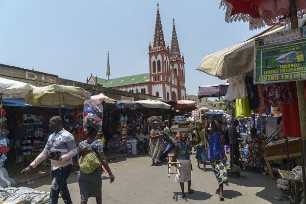 Grand marché de Lomé. Cathédrale construite de février 1901 à septembre 1902. Crédit: Dan Sloan via Wikipedia